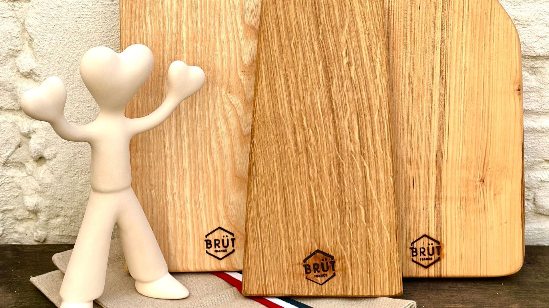 La planche à découper en bois : Un cadeau unique et pratique pour tout cuisinier